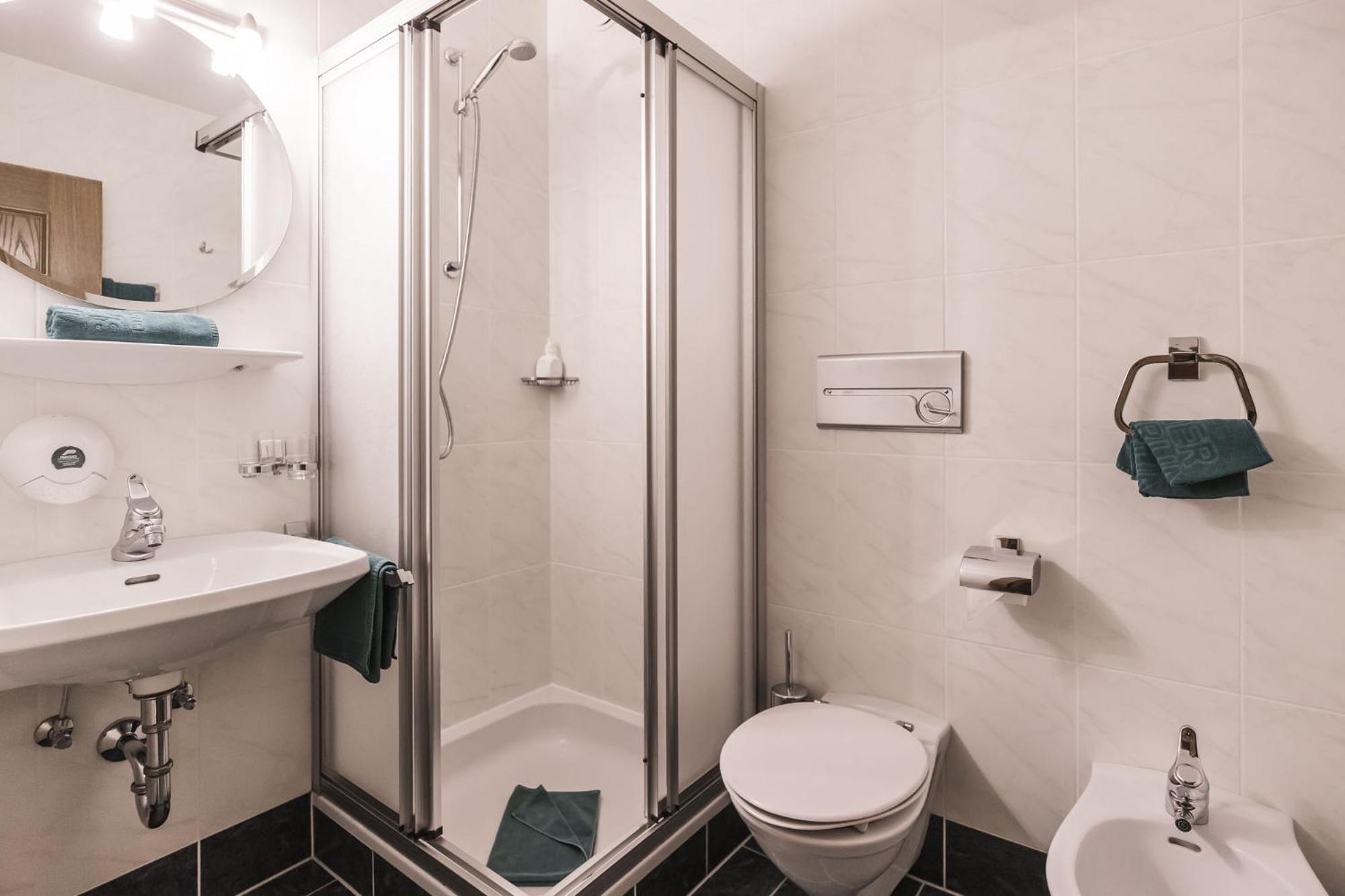 Hotel Vierbrunnenhof 3*